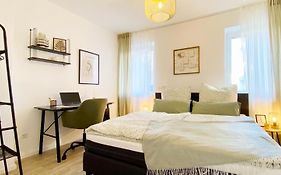 Bloßfeld-Apartments Geräumige Stadtoase mitten im Zentrum mit 3 Schlafzimmern, Gratis Parkplatz, W-Lan, Netflix